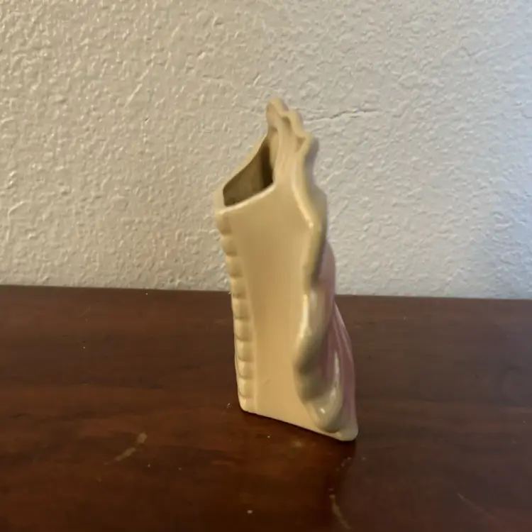 Vintage 1940s Pink Ceramic Flower Vase – Art Deco / Mid-Century Transitional