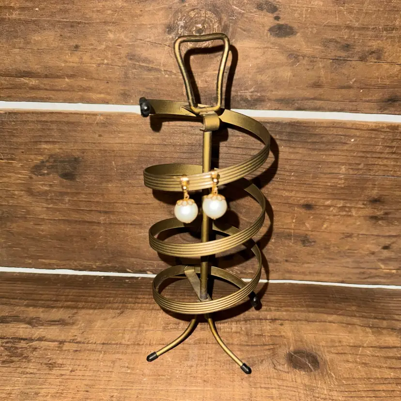 Vintage Mid century modern, brass finish, rotating spiral earring display stand in Good Condition