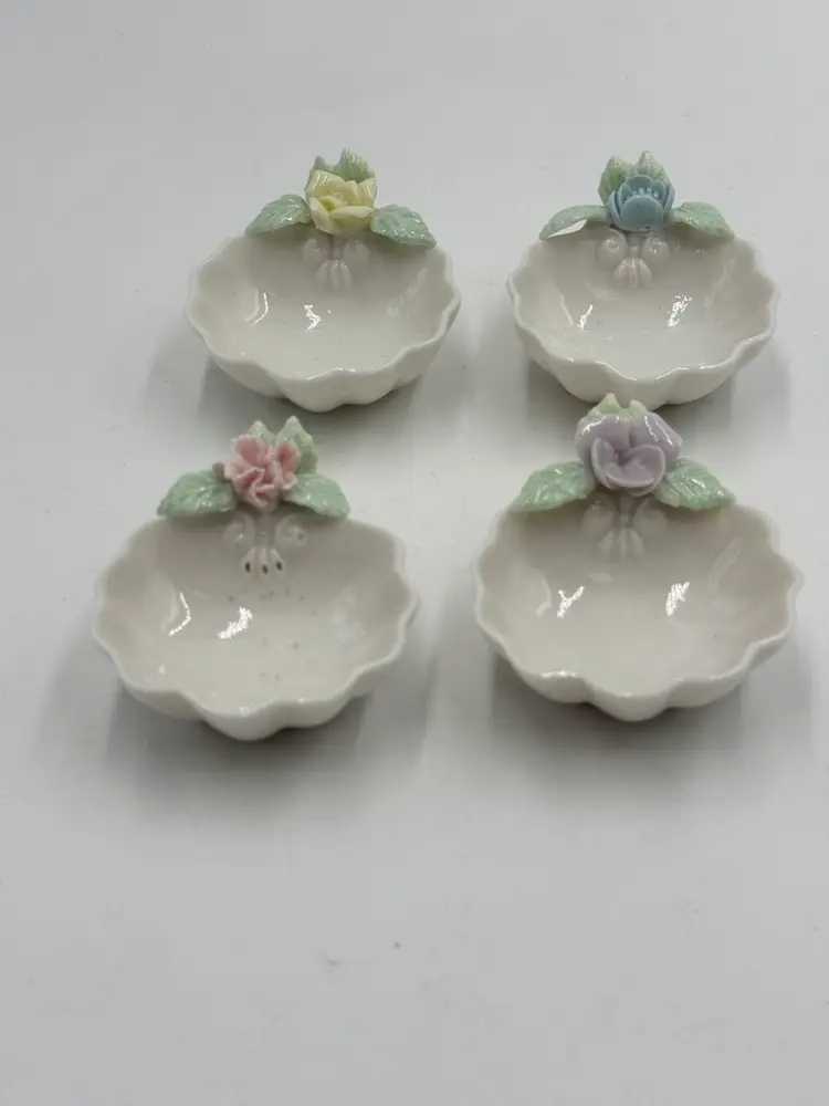 White Porcelain With Flowers Ardalt Japan Seashell Set Of 4 Vintage Salt Cellars