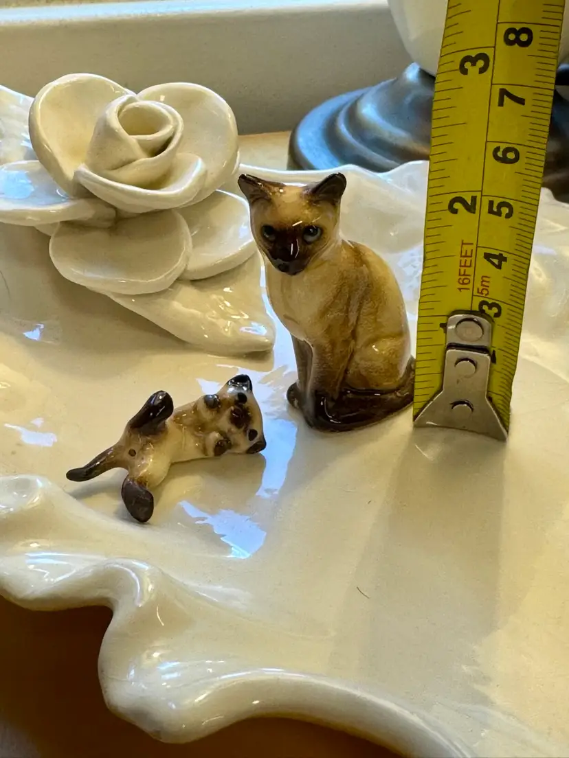 Vintage Siamese mom & kitten cats. Mom is 2.25” tall