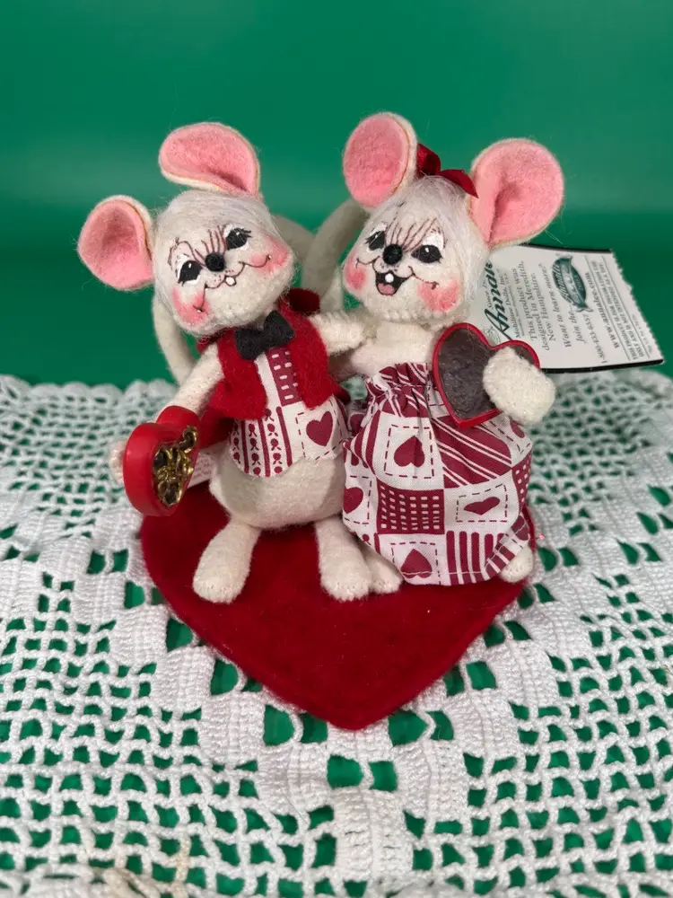 Vintage Annalee Sweetheart Mouse Couple