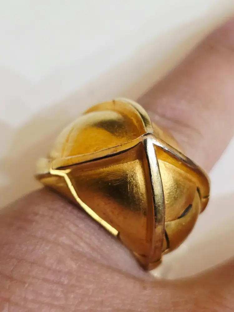 Rare Vintage 1980s Rare Donna Karen Matte Gold Poison Ring (A9432)