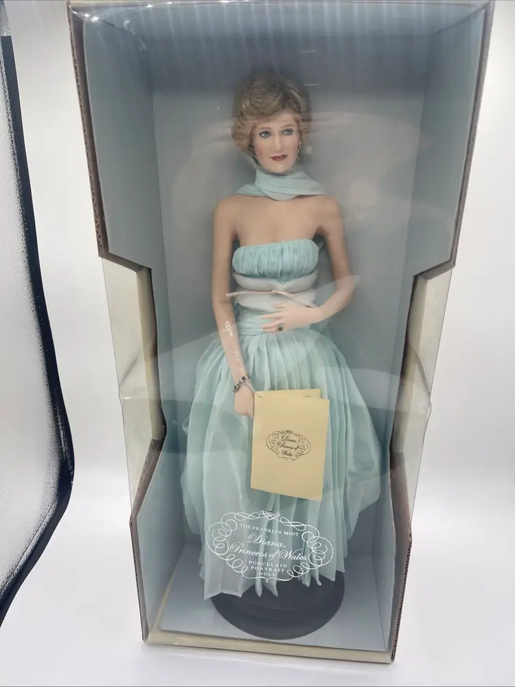 Franklin Mint Princess Di Porcelain Portrait Doll Blue Chiffon Gown Thumb NIB