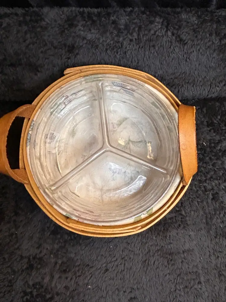 2000 Longaberger Round Basket w/Leather Handles, Floral Liner & Protector Signed