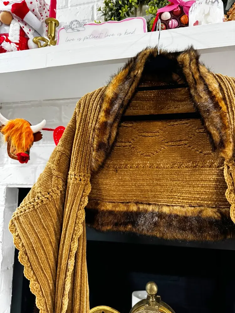 Gorgeous Vintage Faux Fur Wrap / Shawl