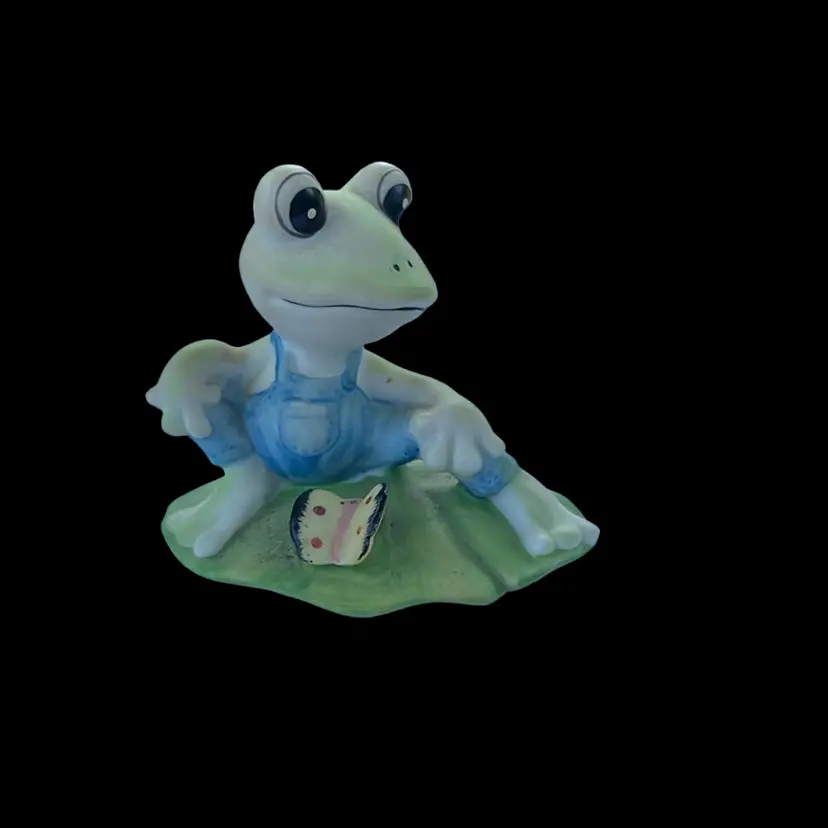 Homco Figure #1447 Frog In Overalls And Butterfly On Lily Pad