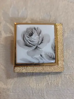 Vintage Western Germany Gold Tone Ceramic Rose Scarf Clip