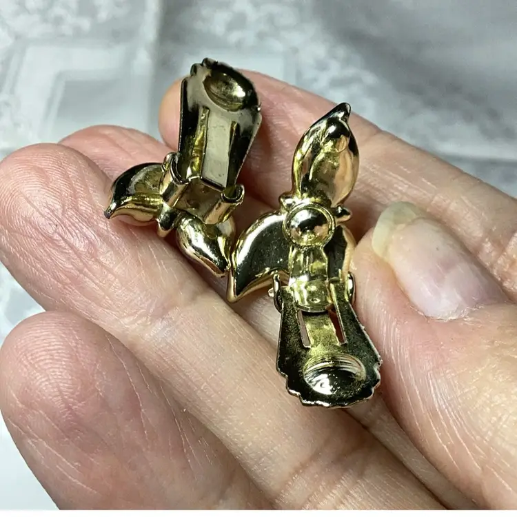 Vintage Gold Tone Clip Earrings Pink Thermoset Leafs