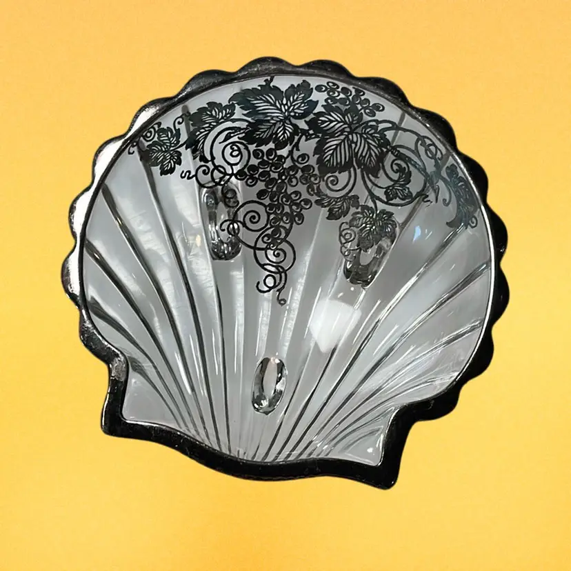 Vintage Silver Overlay Grapes and Vines Clear Glass Clam Seashell Footed Trinket Dish 5.75"
