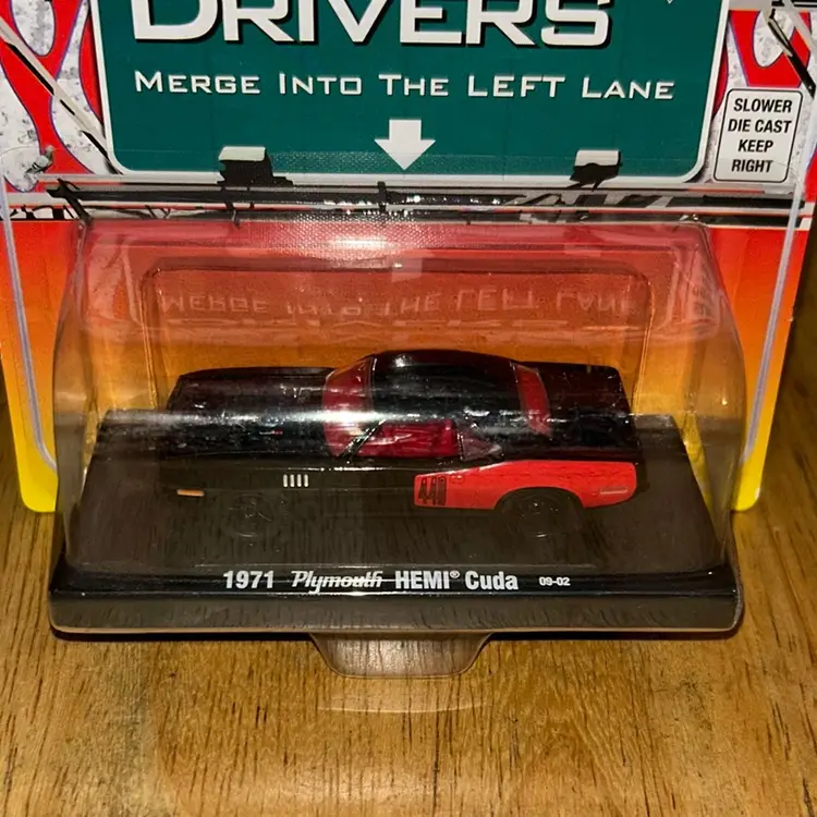 M2 Machines Auto-Drivers R01 1971 Plymouth HEMI Cuda (Black) 09-02