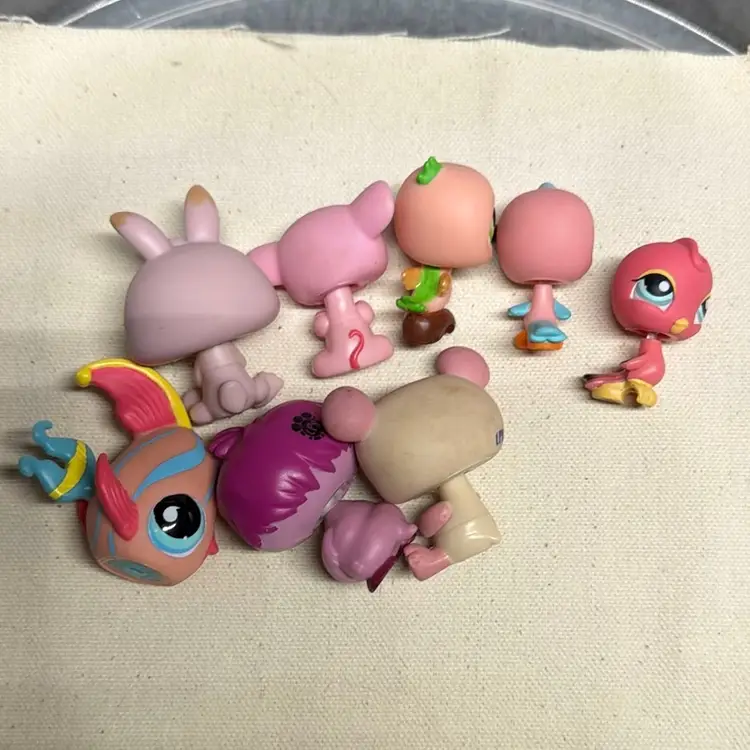 Littlest Pet Shop- Lot Of  8 Pink Older Gen