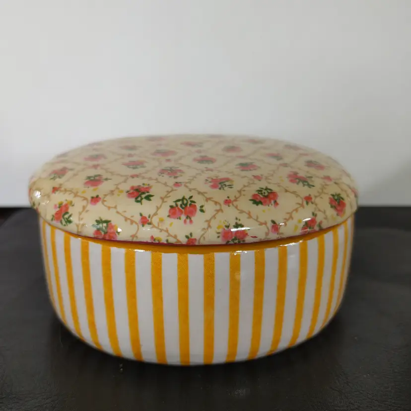 Flower box. Trinket box. Cushioned inside. No chips or cracks. Possibly MacKenzie Child's Wildflower Collection. 5w x 2.75h x 4.25d.