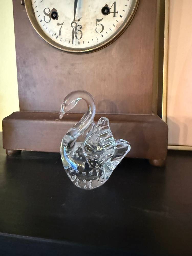 Vintage Art Glass Swan Figurine: Hand-Blown Bullicante Bird