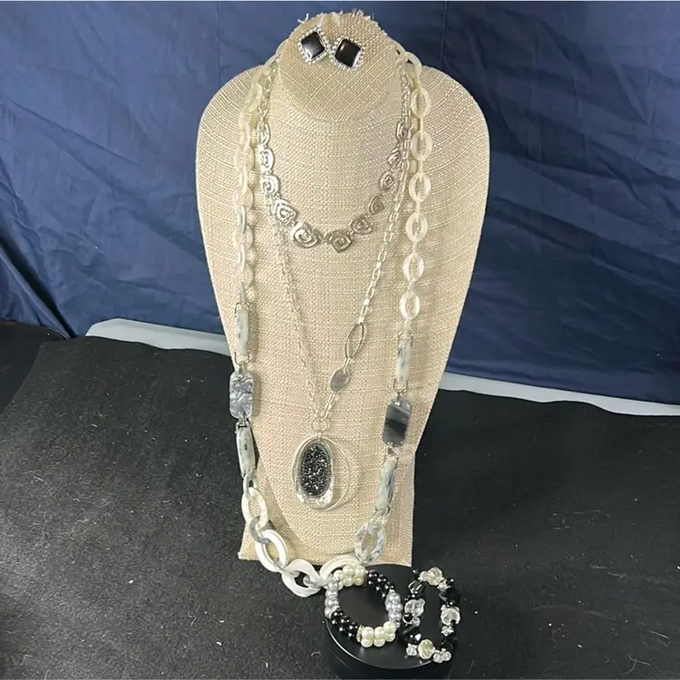 #32 - Black And Grey 6pc Lot