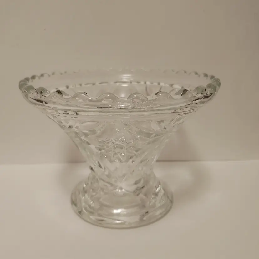 Vintage Early American Prescut Dish. Anchor Hocking. Star of David Design. Zipper edge.