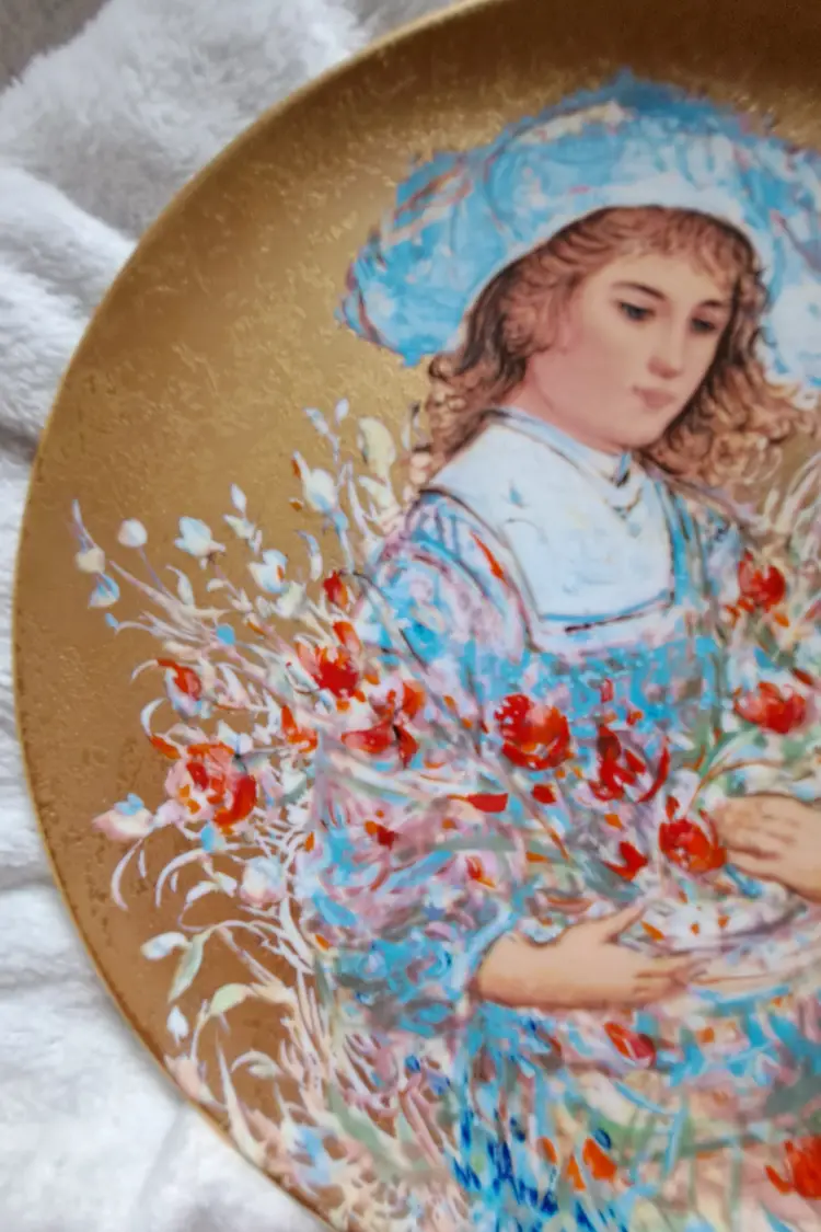 Hibel Studio "Lily" by Edna Hibel First Edition Plate #6101/15,000 Made in West Germany