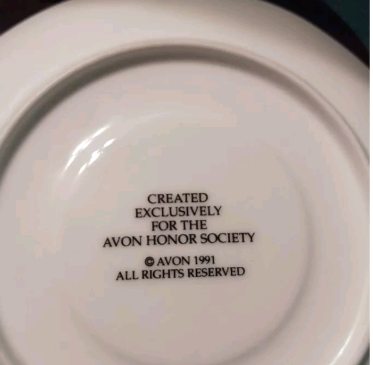 1991 Avon 
Honor Society
Tea Cup An Saucer 
Award 
Mrs P.F.E Albee