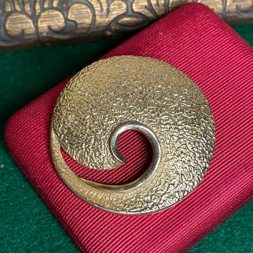 Vintage Pastelli Gold Tone Brooch Pin Round Circle Swirl Abstract Groovy