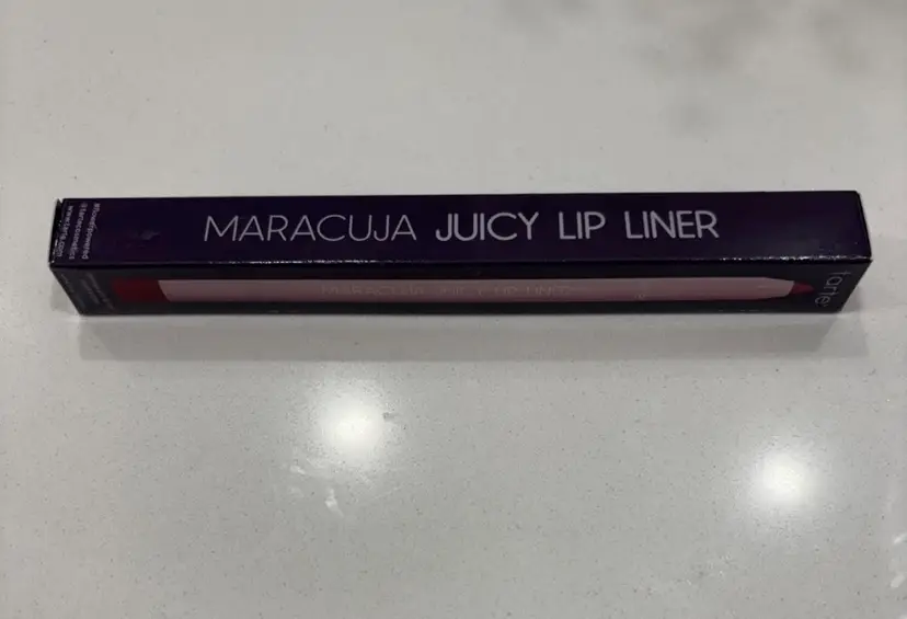 Tarte ~ Maracuja Juicy Lip Liner ~ Red ~ 0.0176 oz ~ NEW IN BOX ~ FAST SHIPPING.