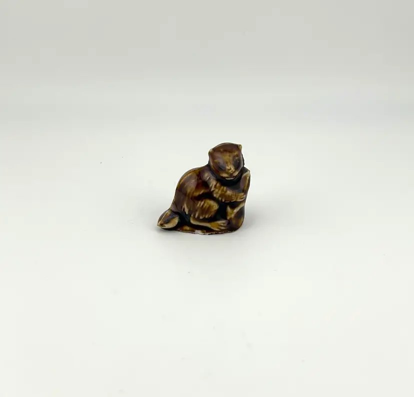 Vintage Wade Whimsy Beaver 1.25”x 1”x 1.25”