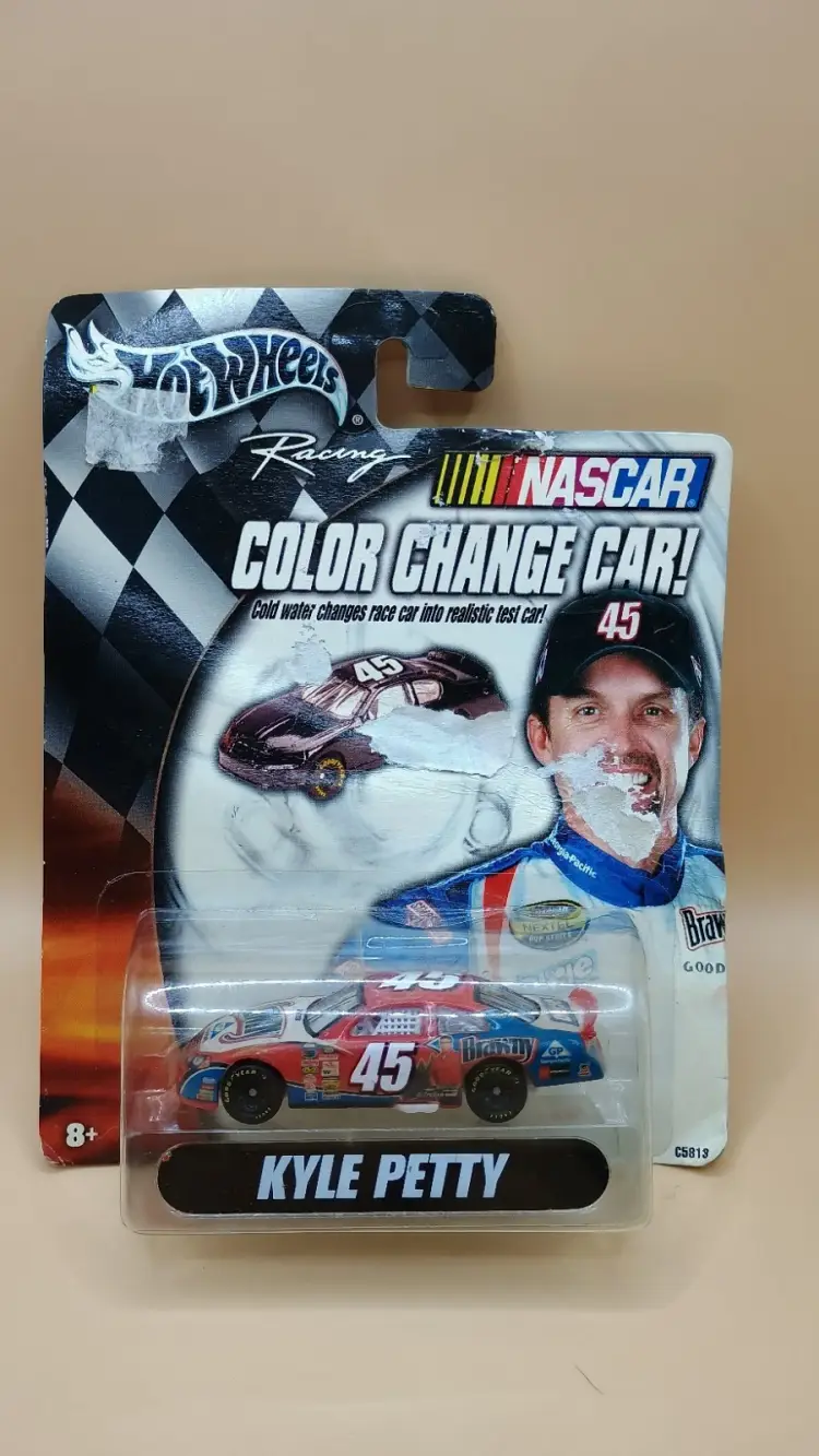 KYLE PETTY #45 Hot Wheels NASCAR Color Change Car