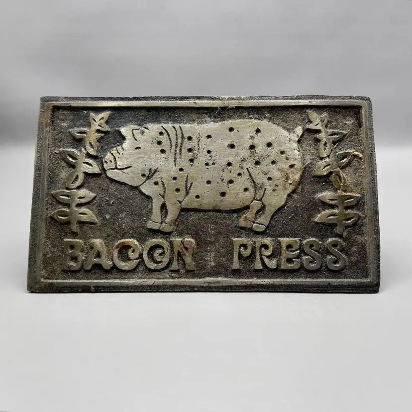 Vintage Cast Iron Bacon Press Pig Wood Handle 7"X4" Taiwan Rustic Primitive