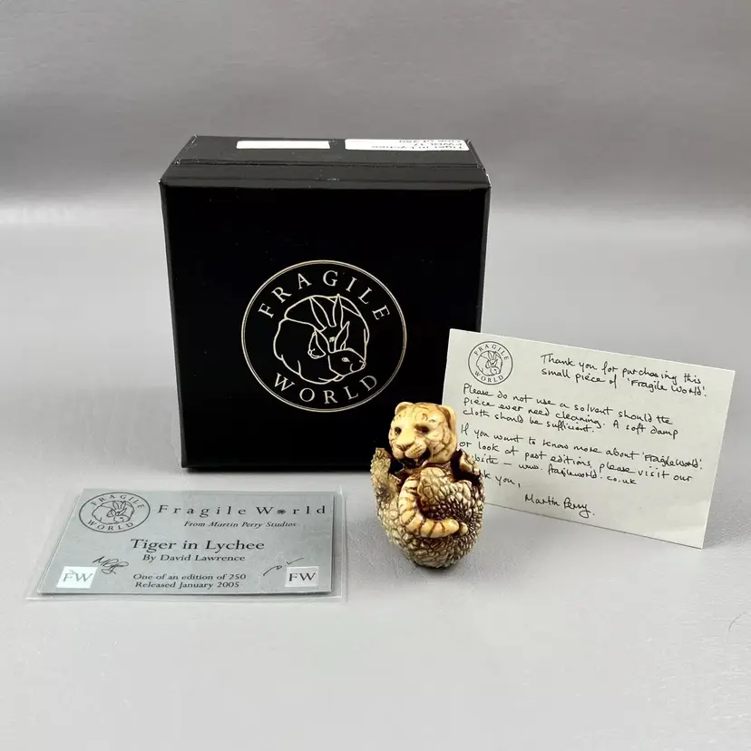 Harmony Kingdom Tiger In Lychee Fragile World Figurine FWDL17 2005 England MPS Martin Perry StudioHarmony Kingdom Artist David Lawrence