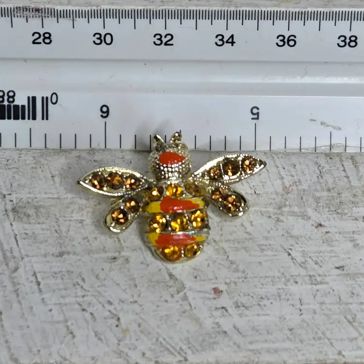 Vintage Bee Pin 🐝