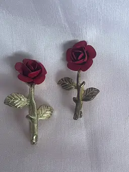 2 Rose Pins
