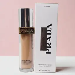 Prada Reveal Skin Optimazing Foundation LW25 Sunscreen SPF17 Refillable 1 fl oz