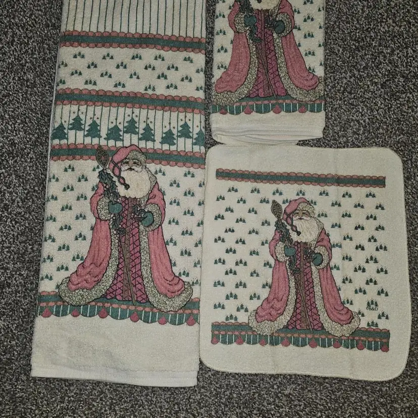 Bathworks Santa Christmas Towel Set