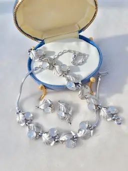 Vtg Pennino Molded Moonstone Glass Demi Parure Necklace Bracelet & Earring Set