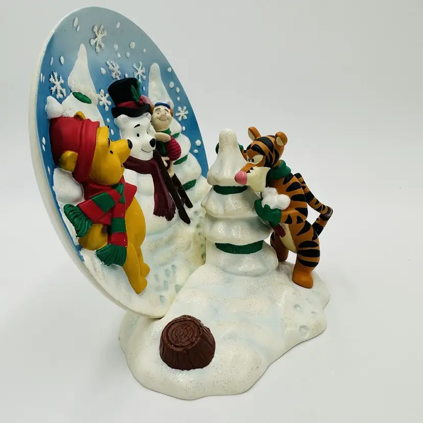 Disney Plate Winnie Pooh & Piglet Building a Snowman Tigger Collectible 3D