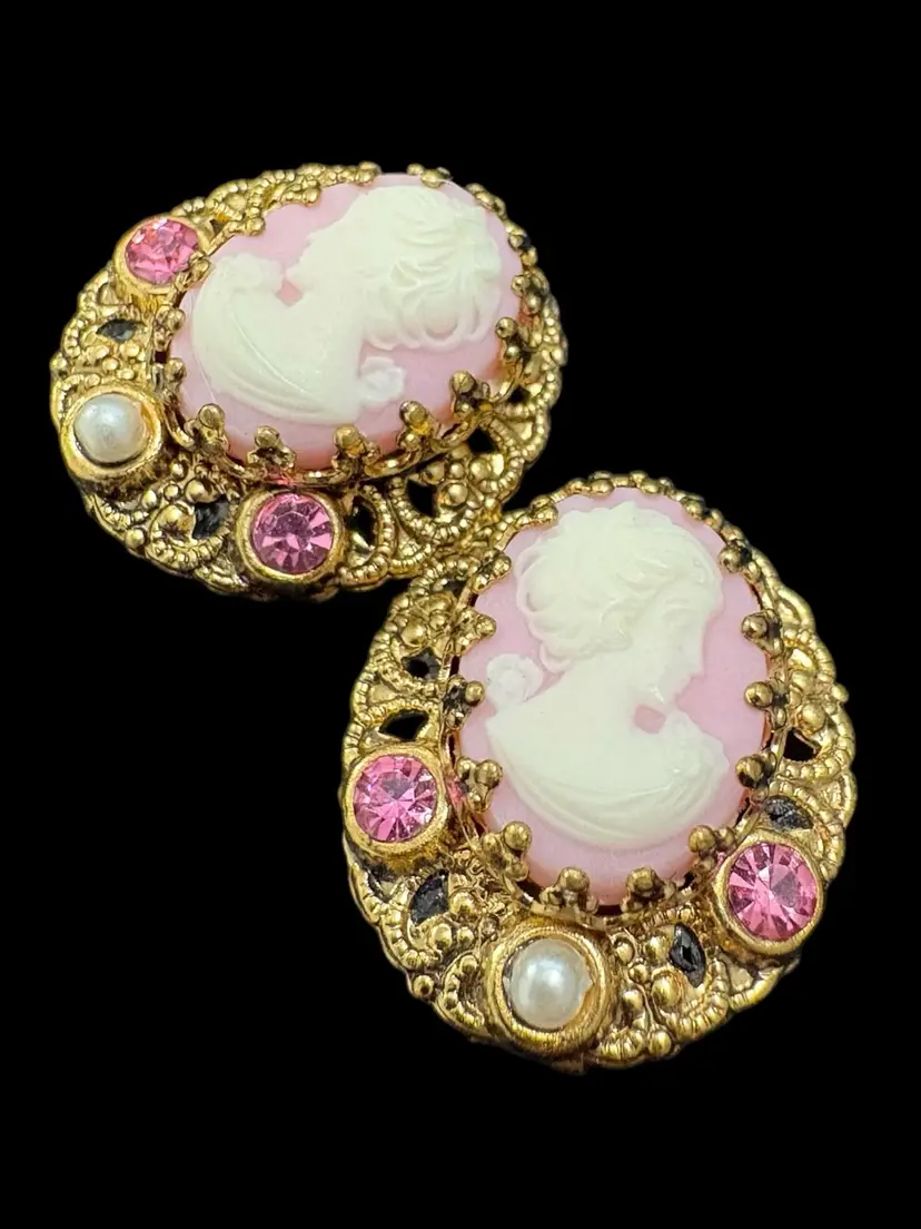 #01 Vintage West Germany Clipon Earrings