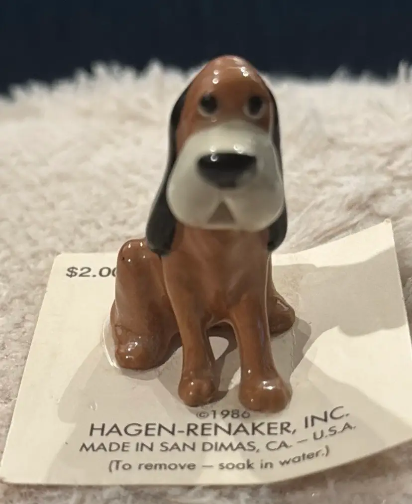 Hagen-Renaker miniature Hound dog figurine  1.75” tall 1986
