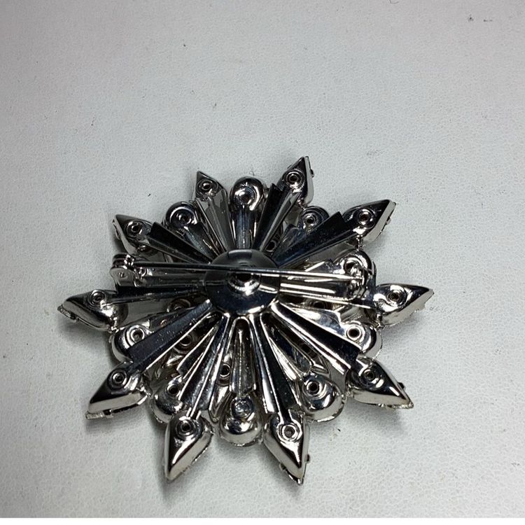 Snowflake Rhinestone Brooch 2” Circa 1950’s Prong Set Like New Condition