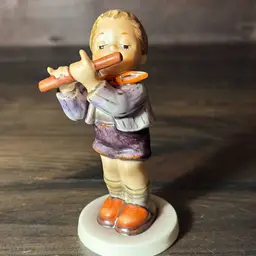 Hu008. Hummel Goebel Morning Concert Figurine 1984 #447 Exclusive Special