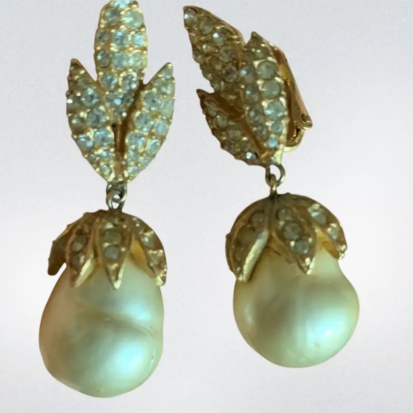 Elegant CINDER Gold Tone Rhinestone And Baroque Pearl Dangle  Clip On Earrings  2”