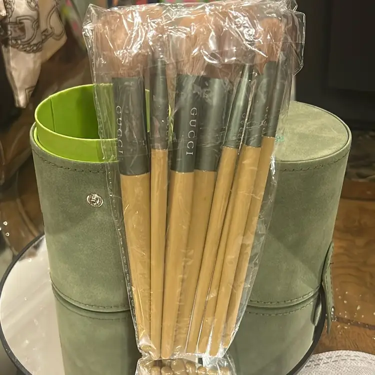 Gucci Bloom Makeup Brushes