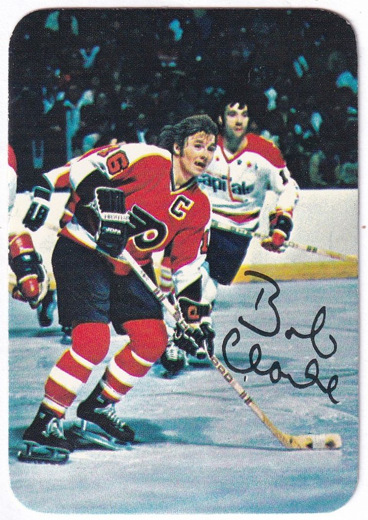 1977-78 Topps/O-Pee-Chee Glossy #3 Bobby Clarke Philadelphia Flyers Hockey Card
