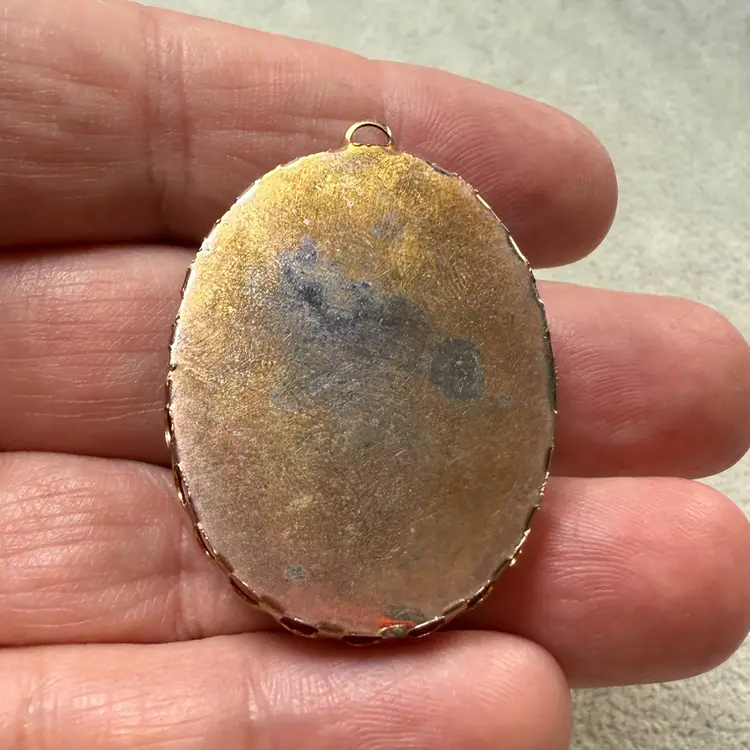 Vintage Cameo Pendant Gold Tone Girl w/ Necklace Rhinestone