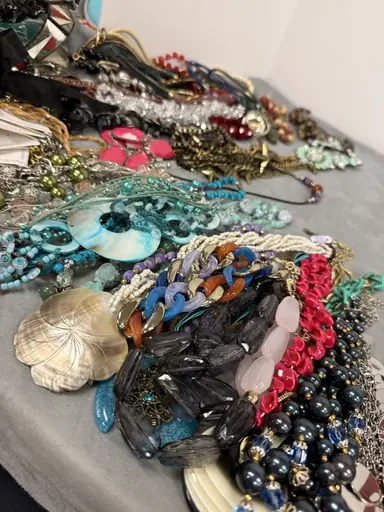 Pop Up Necklace Blow Out! $3-$5 Starts!