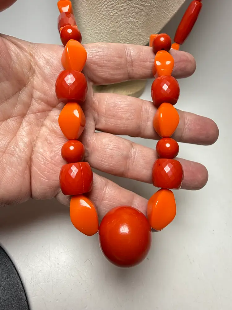 JOAN RIVERS Big Chunky 39" Graduated Shades of Orange Beaded Necklace Signed