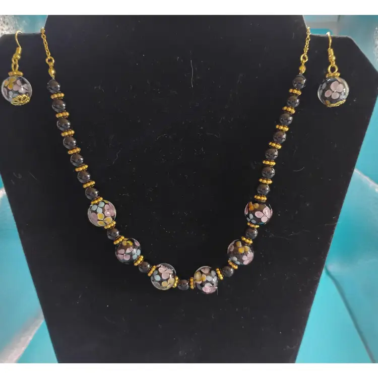 #01 Vintage, 27inch Venetian Glass Beaded Necklace with matching pierced earrings, Gold toned, 12mm beads, Lobster Clasp, Preowned, Excellent Condition