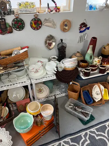 Shop The shelves With LE 