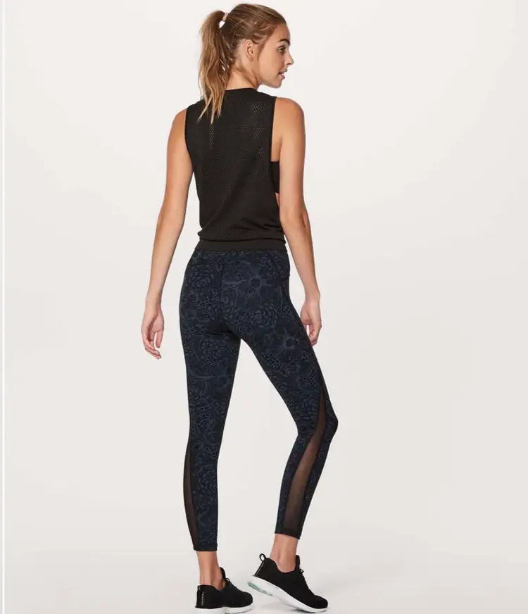 Lululemon Train Times 7/8 Pant *25"
Nouveau Mach Blue Black Size 2