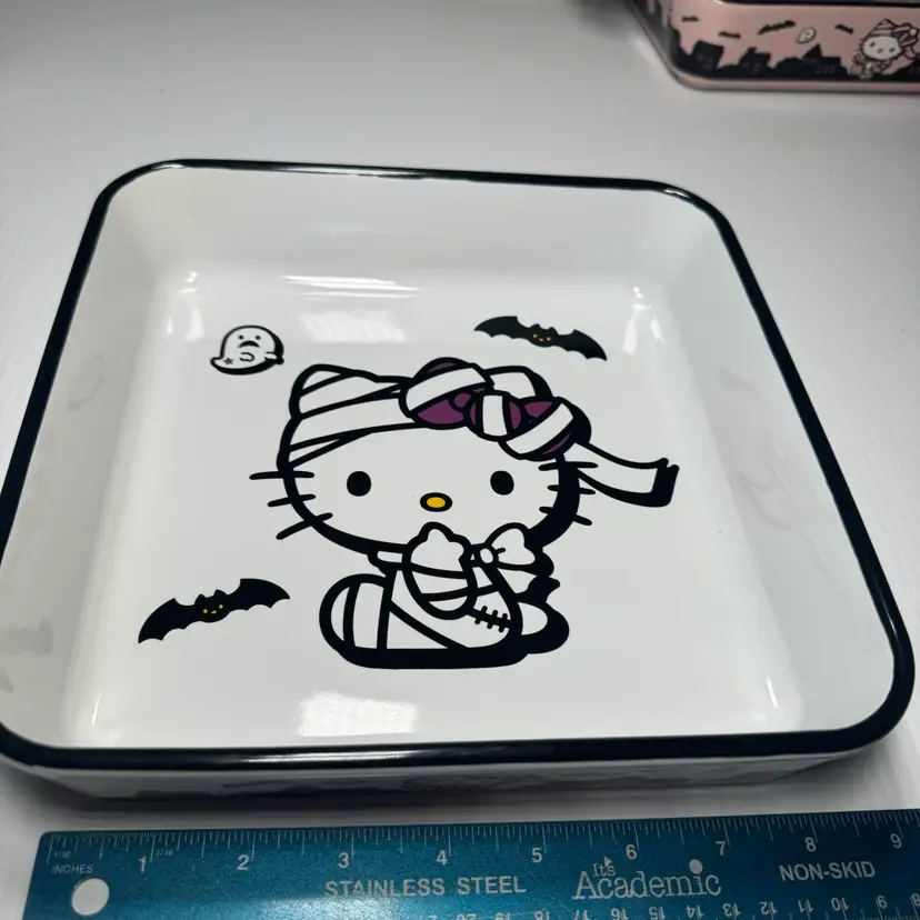 Hello Kitty “Mummy” 9”x9” Ceramic Baking Pan