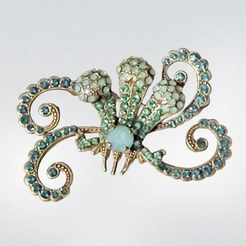 Vintage Blingy Aqua Rhinestone Octopus Goldtone Brooch