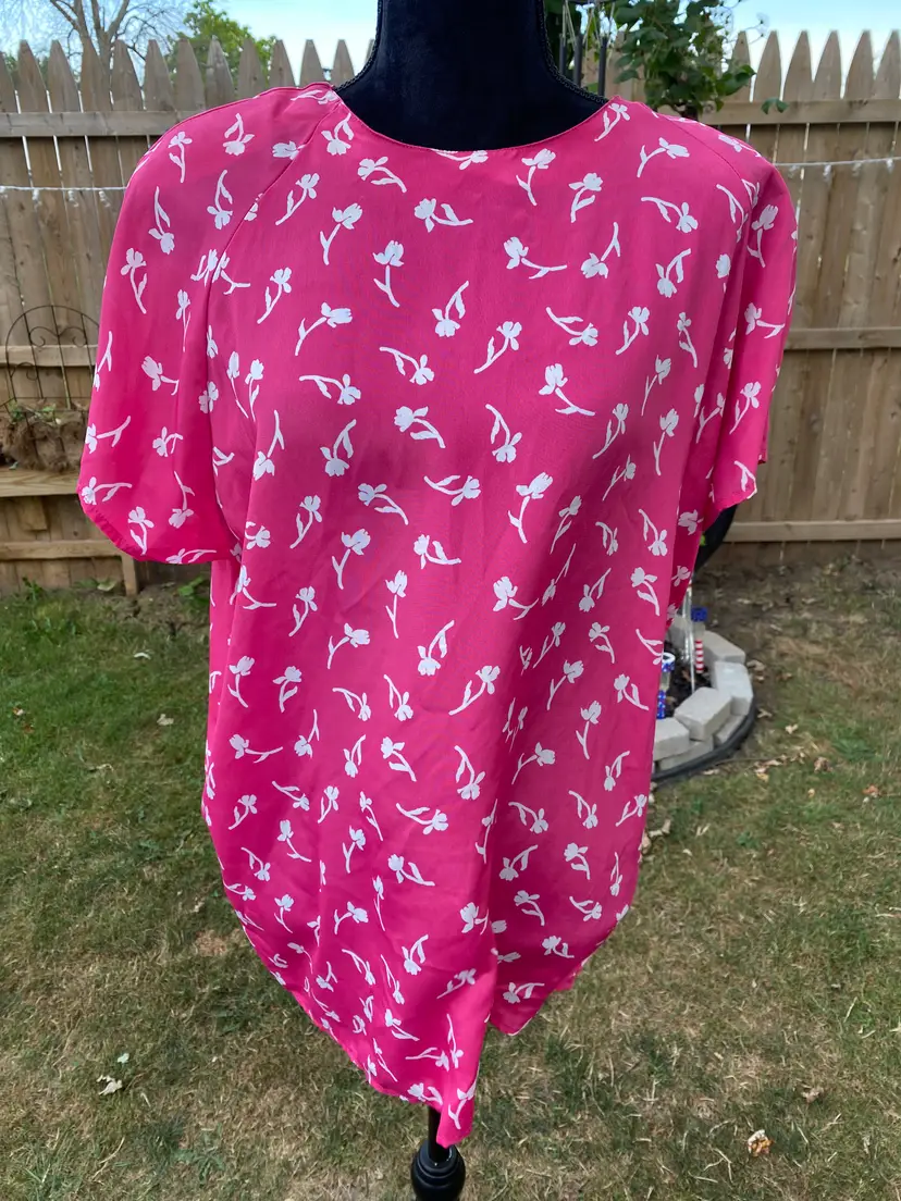 Vintage 'Impressions of California' Pink with White Flower Print Short Sleeve Polyester Blouse XL