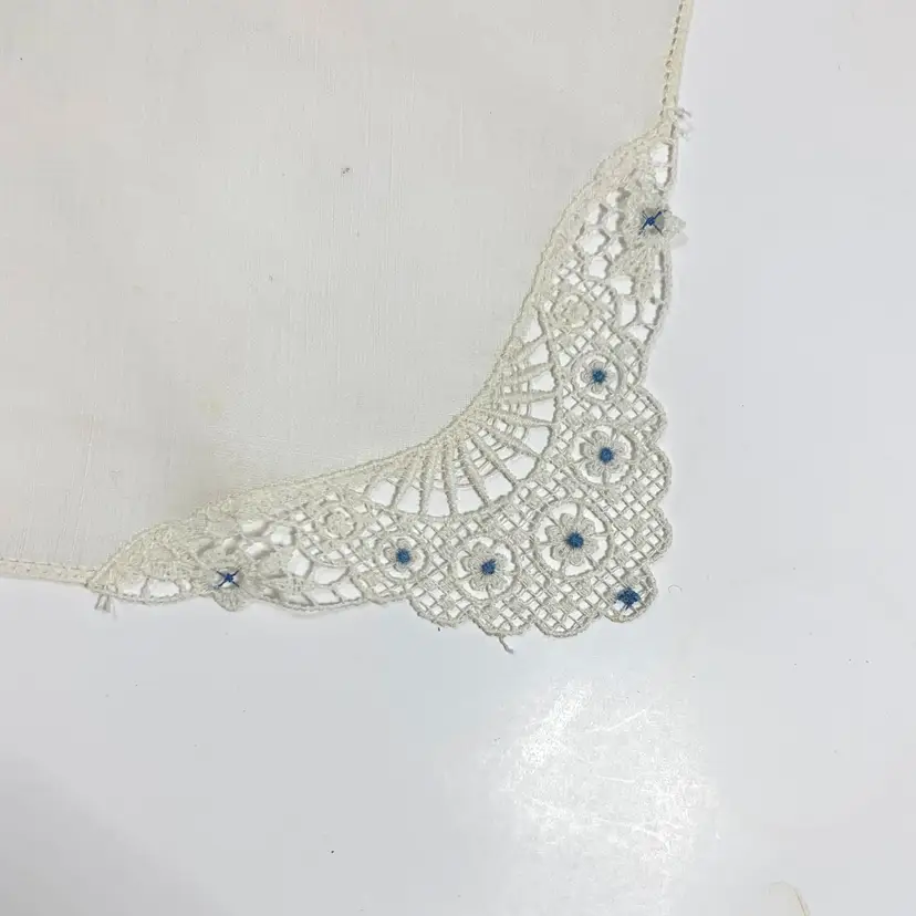 Linen Corner Lace Flowers Handkerchief Cottage Core Granny Vintage Bride Wedding